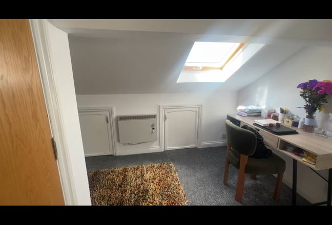 Brand New Modern En Suit Main Photo