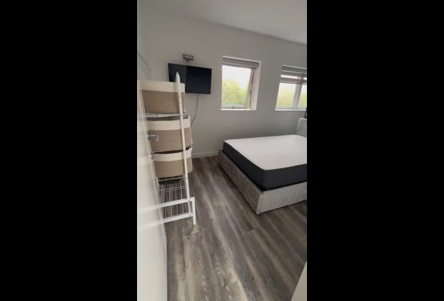 Modern Ensuite Double Room Main Photo