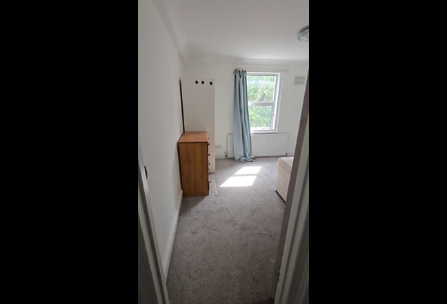 Zone 2 - Friendly house share - Double room Main Photo