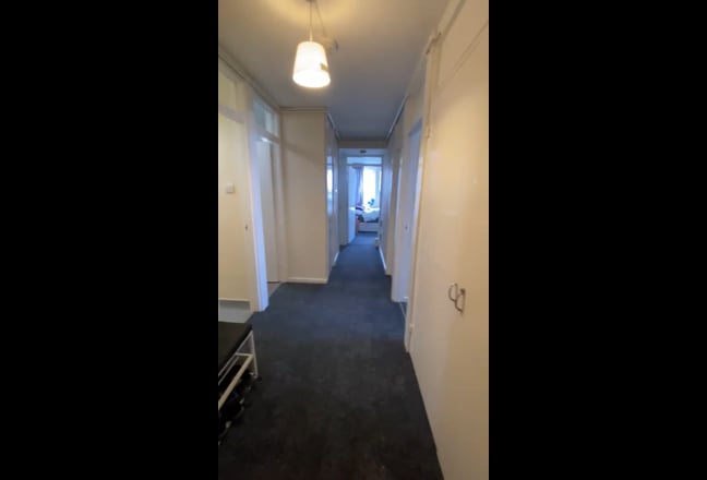 Stunning Top Floor Double Room w/ City Views – E1  Main Photo