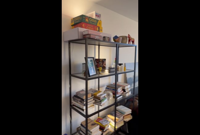 Double room in riverside flat Main Photo