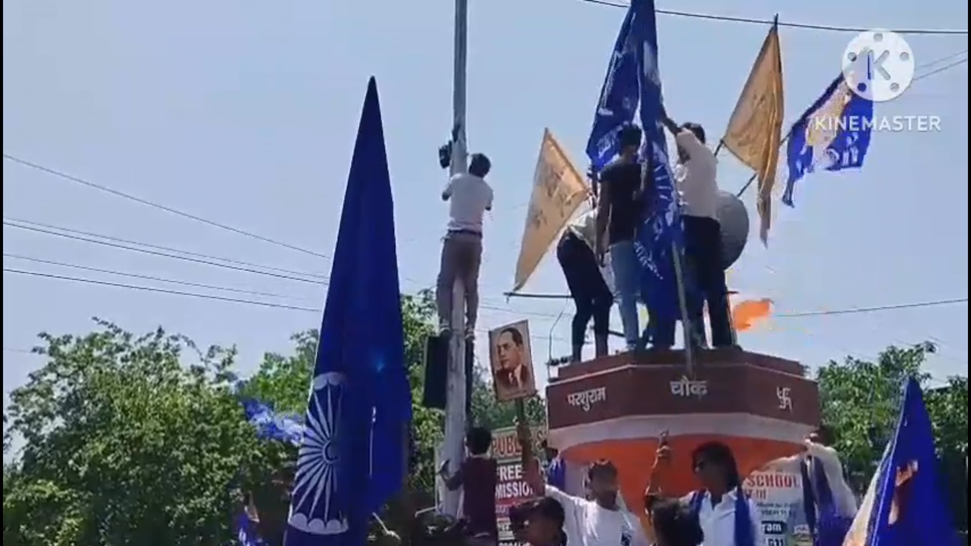 डॉ भीमराव अंबेडकर जी की जयंती के उपरांत परशुराम चौक पर झंडा लगाने एवं नारेबाजी करने पर स्थानीय लोगों ने उठाया विरोध