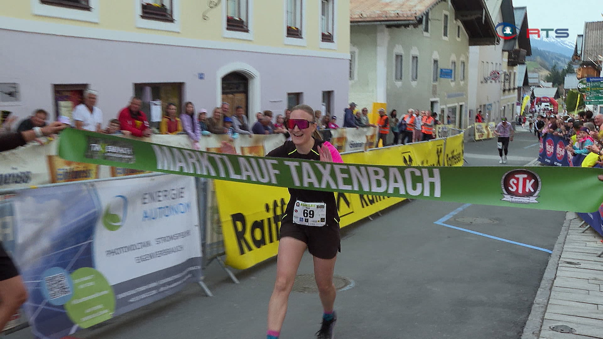 von-gross-bis-klein-9-taxenbacher-marktlauf-voller-erfolg