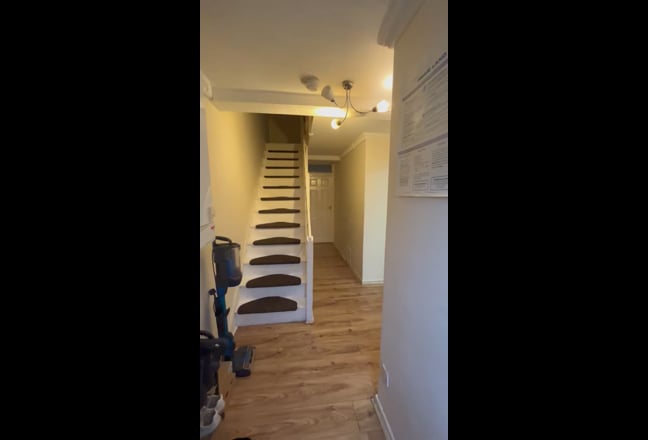 Cozy Single Bedroom in Mile End Main Photo