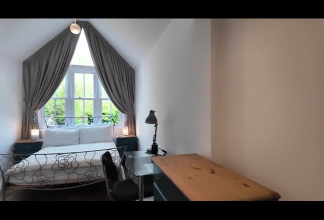 Luxurious En-Suite OX4- from &pound;1,150 All Inclusive! Main Photo