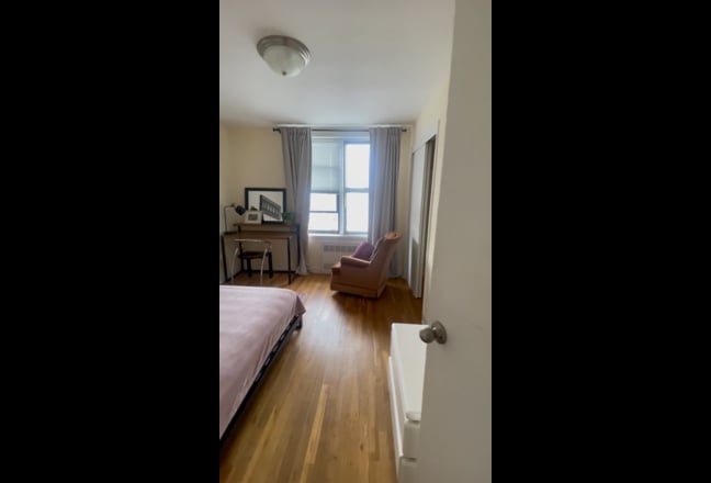 Looking for a FEMALE roommate  Main Photo