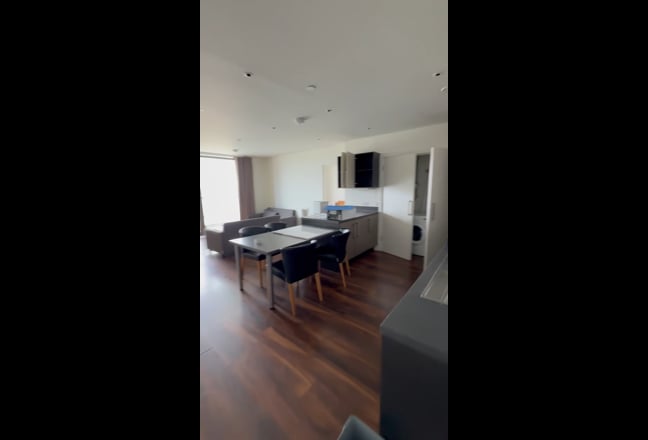 Looking for a Female Flatmate  Main Photo