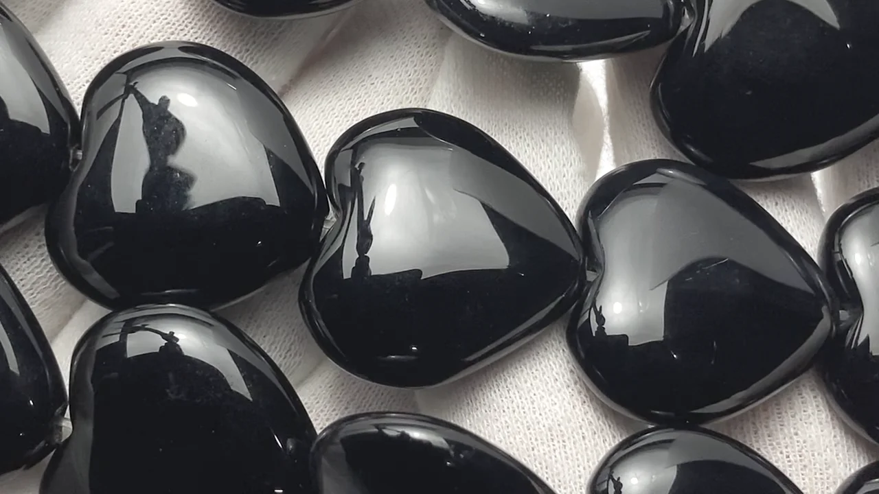 オニキス 縦穴ハート25×25mm 1/4連～1連｜天然石ビーズの卸問屋・通販