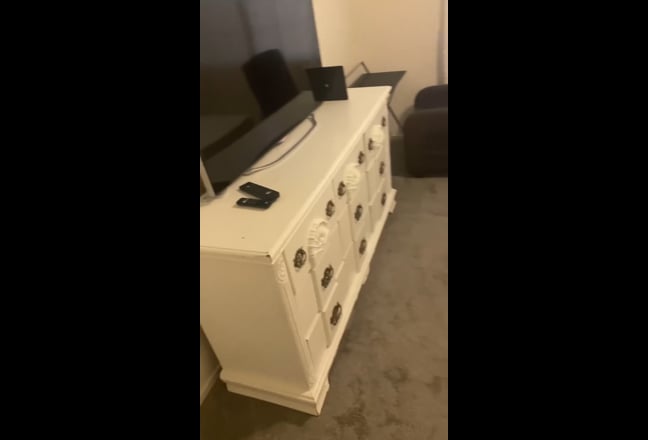 Room and private bathroom for rent Main Photo