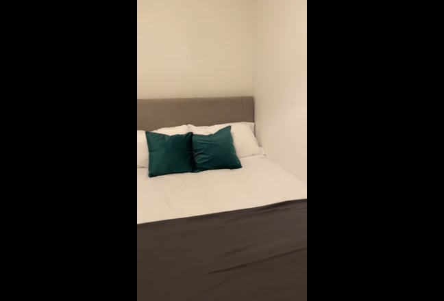 Luxury Room - Bills Included - No Deposit Main Photo