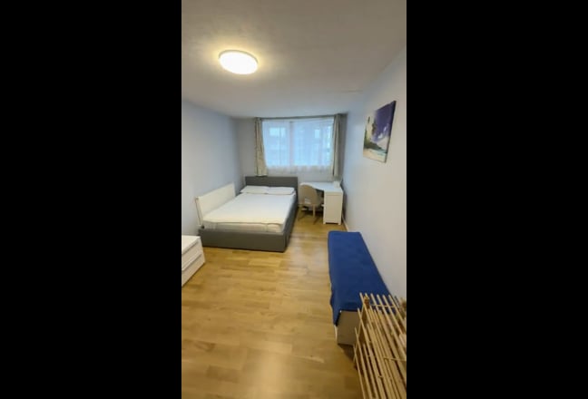 Large Double Room SE18 | &pound;750 | Elizabeth Line Main Photo