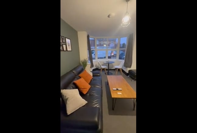 ⭐️Upstairs Double en-suite sound proof room! ⭐️ Main Photo