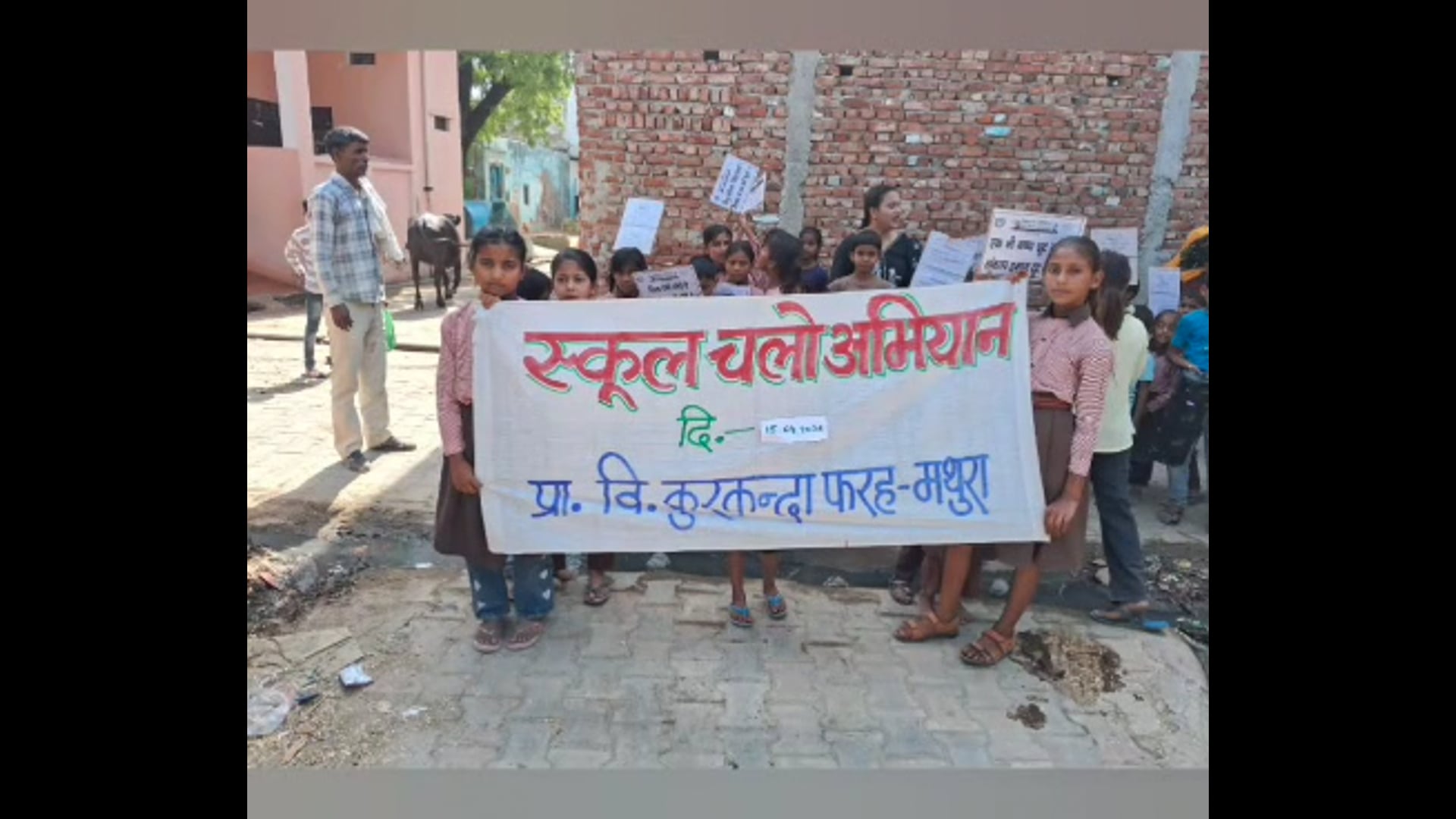 MANT-आखिर क्यों गांव-गांव निकली बच्चों की टोली? कुरकन्दा में स्कूल चलो रैली ने खोला बड़ा संदेश!”