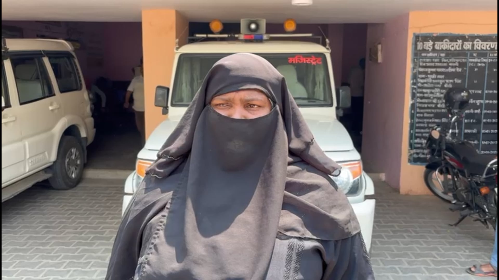 खतौनी में नाम सही कराने के नाम पर लेखपाल पर रिश्वत लेने का आरोप।