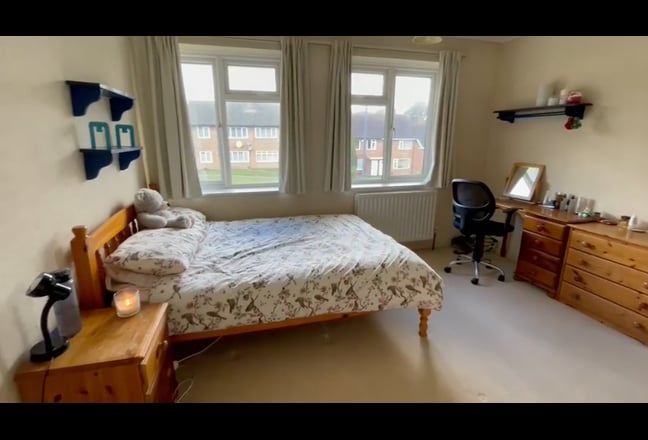 Double room available near the UofB / QEH Main Photo