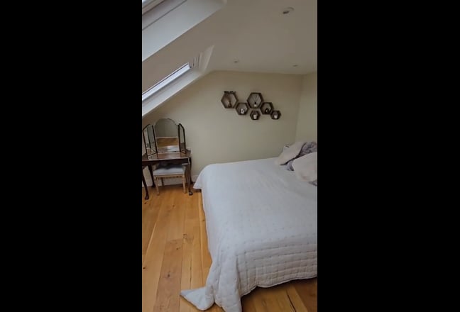 Wonderful bright sunny loft conversion - ensuite Main Photo