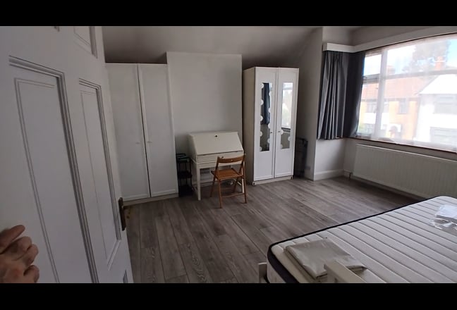 Bright & Spacious Double Room in Wembley Main Photo