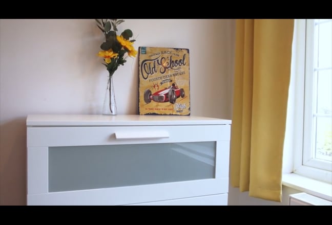 Wow! This amazing Sutton home is waiting for you! Main Photo