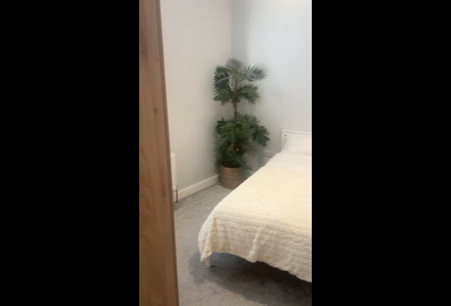 Double Bedroom in Wholesome House Bills Included!  Main Photo