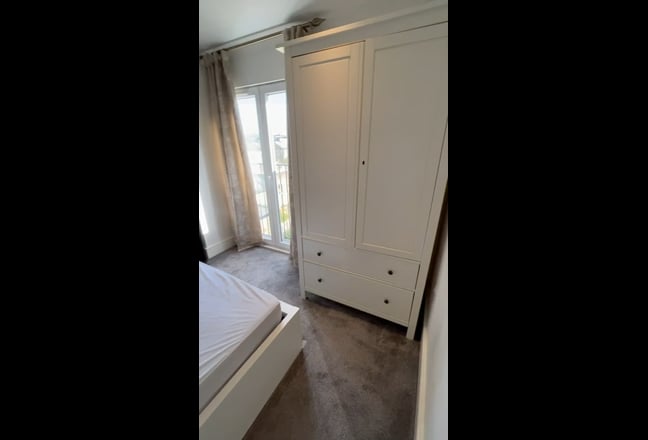 ✨ Bright Top-Floor Room near Wimbledon Station 🎾 Main Photo