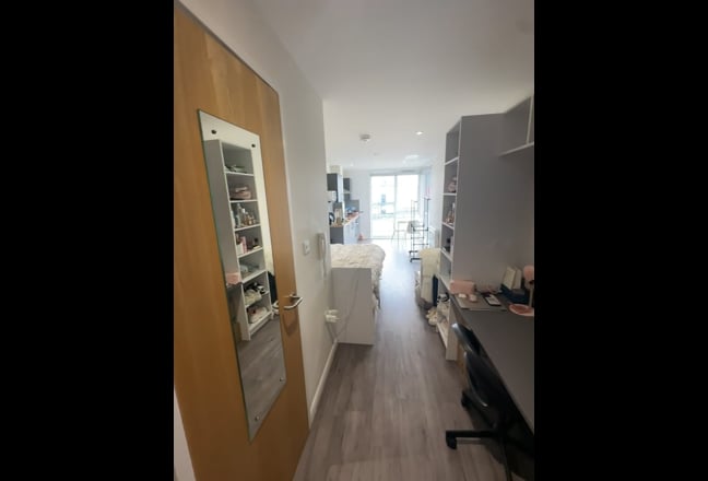 Top Floor Studio with Floor to Ceiling windows  Main Photo