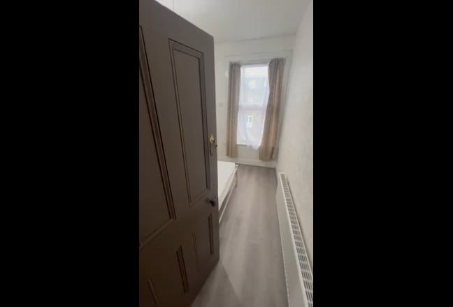 Luxury new double room ensuite all bills included  Main Photo