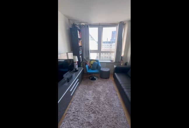 Beautiful Royal Arsenal Riverside room available Main Photo