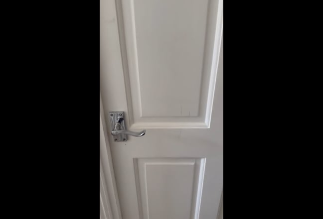 Comfy, bright.room with TV in safe cul de sac area Main Photo