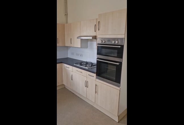 Guardians of Sw London: Large Flat in Roehampton Main Photo