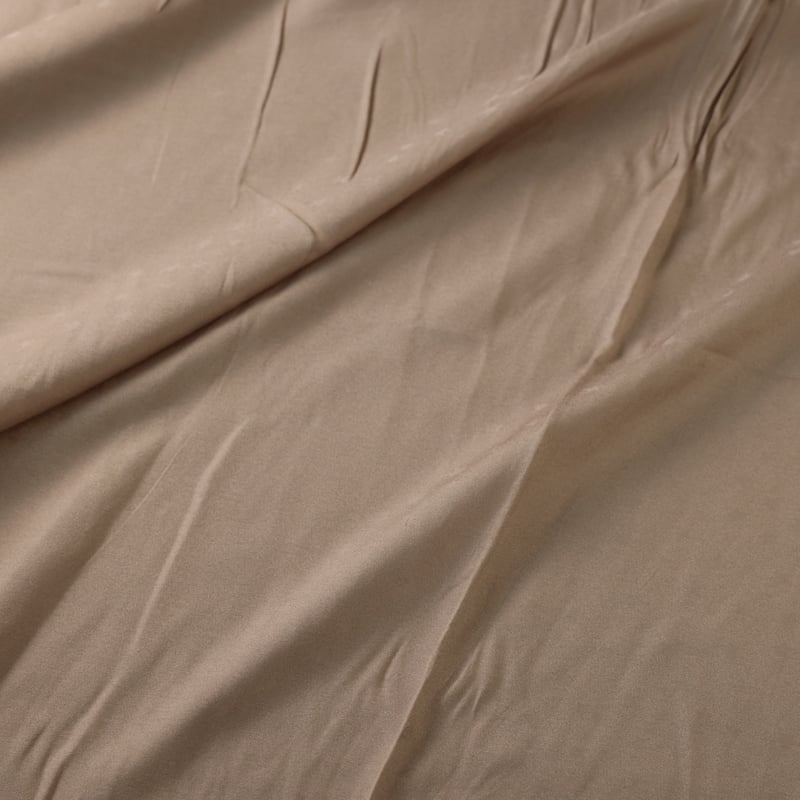 Vidéo: Crêpe 100% viscose jacquard – étoiles beiges