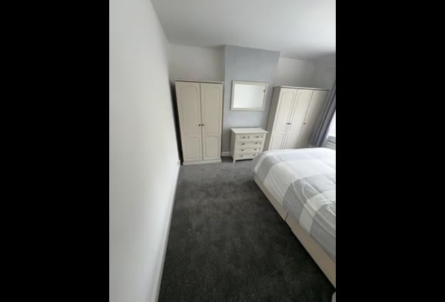 Clean bedrooms in family house Main Photo