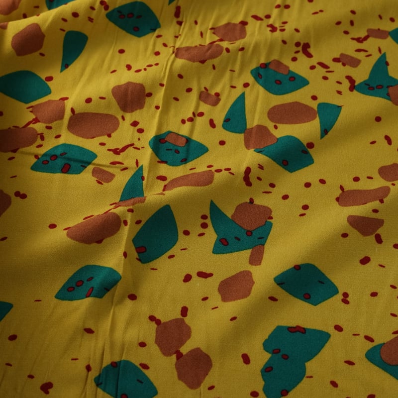 Vidéo: Crêpe 100% viscose – Abstrait jaune