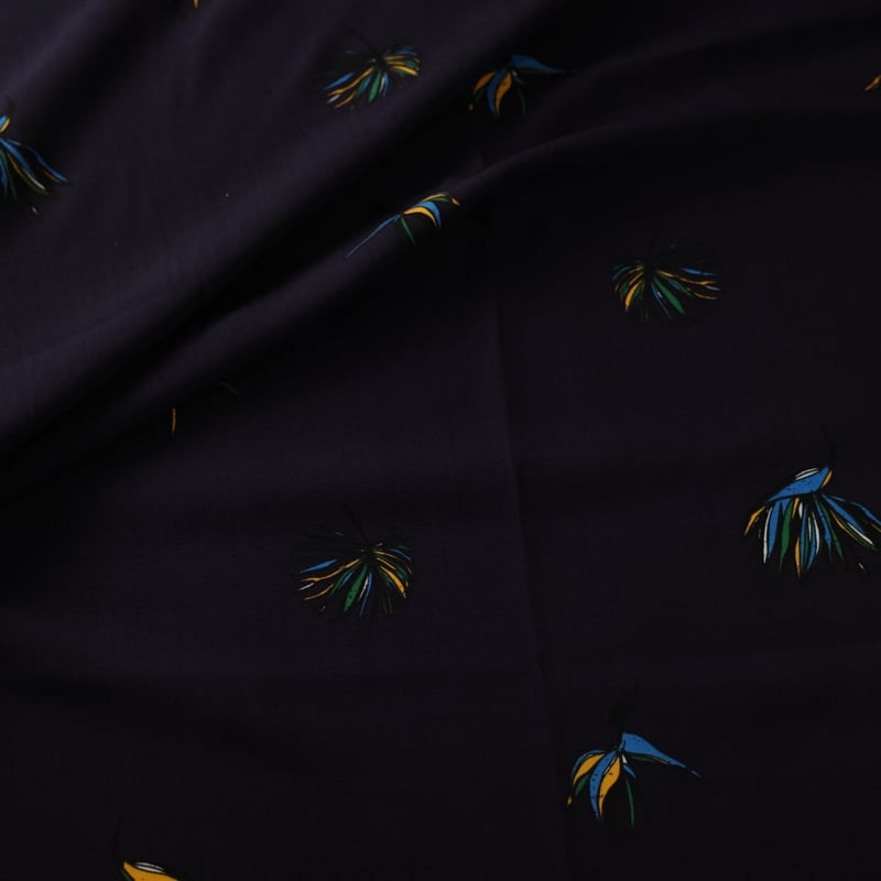 Vidéo: Étoffe 100% viscose – Fleurs exotiques fond marine