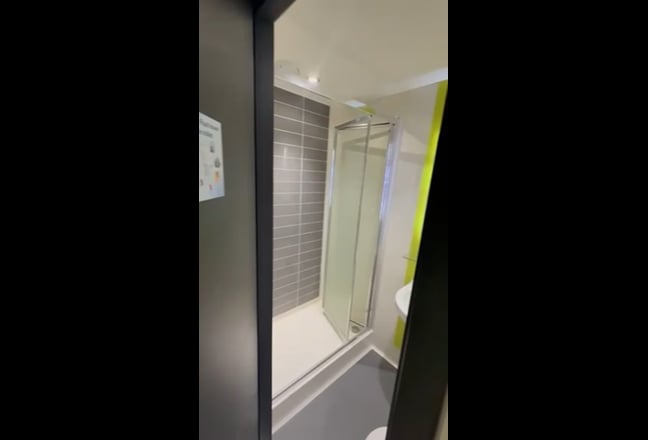 Large Studio Room for Couples or Single  Main Photo