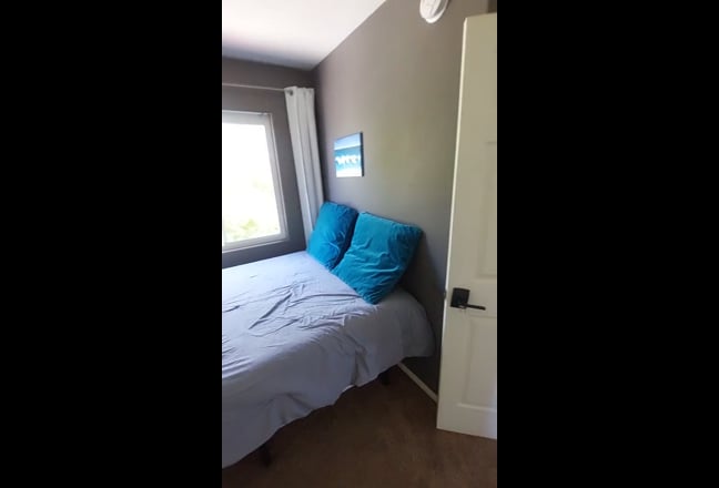 Room Available in Point Loma with shared bathroom Main Photo