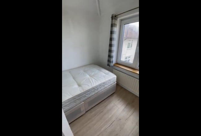 3 bed house parking/garden. Dagenham, beacontree Main Photo