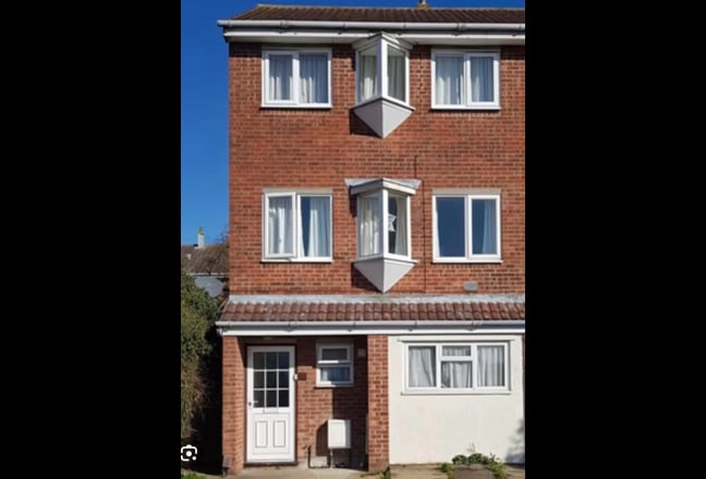 En-suite Room available ASAP  Main Photo