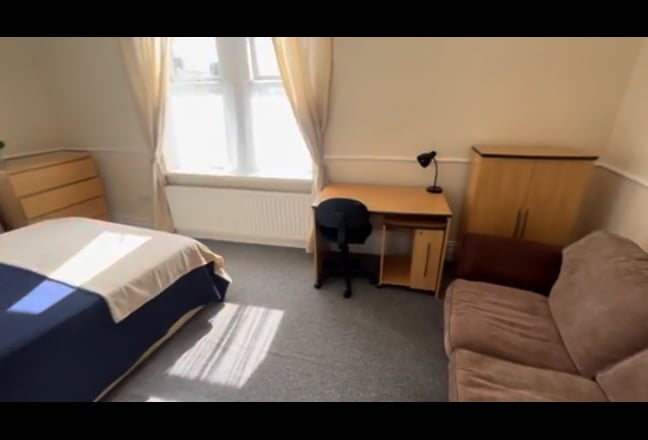 Massive Double in Immaculate House - No Deposit Main Photo