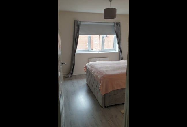 Room/House-Landlord Away for Extended Period  Main Photo