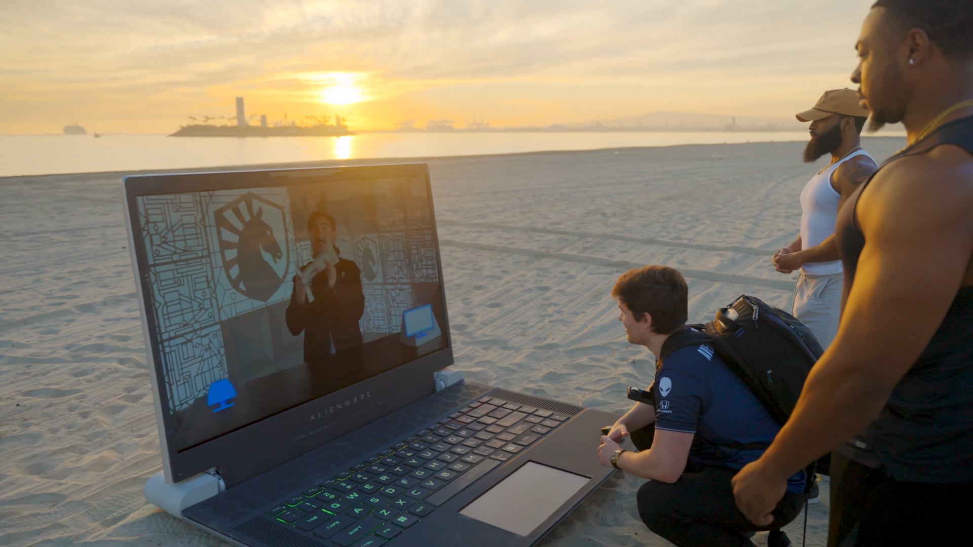 Giant Laptop On the Go_Alienware_Team Liquid
