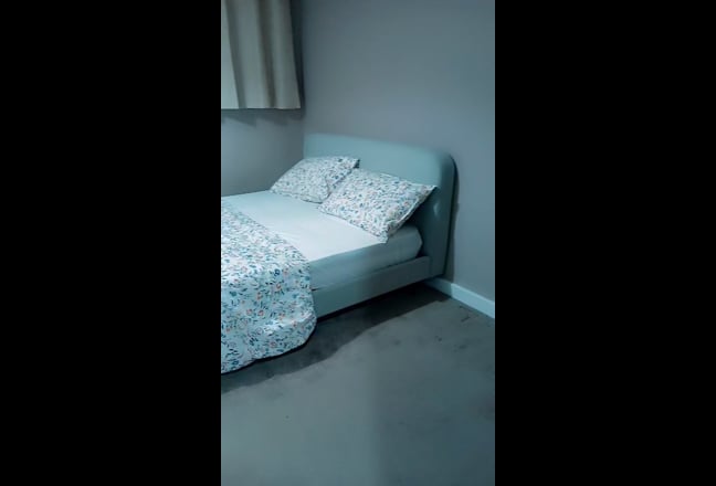 Premium King and Double Bed Ensuite, No Deposits  Main Photo