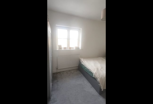 En-suite double close to city centre w/ parking Main Photo