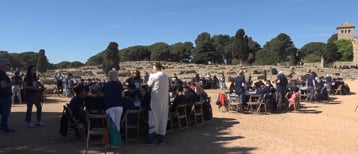 Mig miler d'alumnes de llatí es reuneixen al jaciment d'Empúries