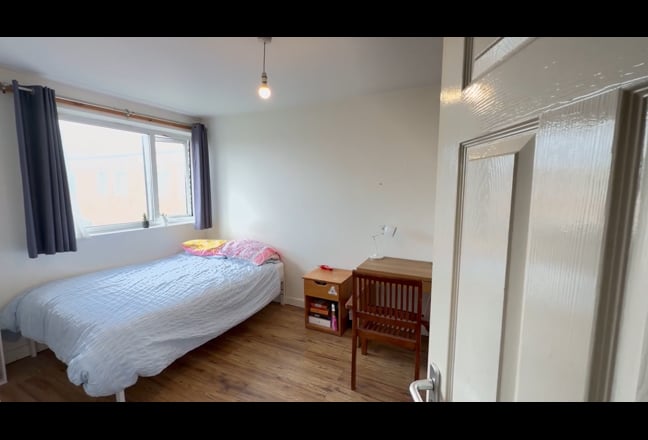 Spacious Double Room in Mile End (all bills inc) Main Photo