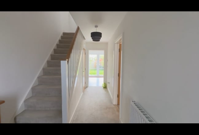 Large Double Room with Own Bathroom and Parking  Main Photo