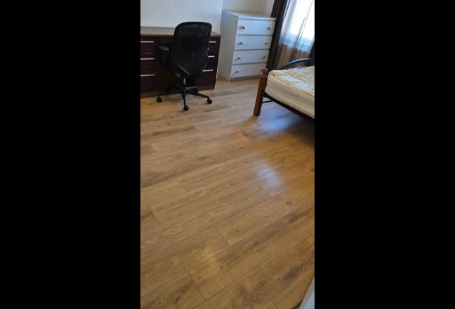 Large size double room for rent in Croydon Main Photo