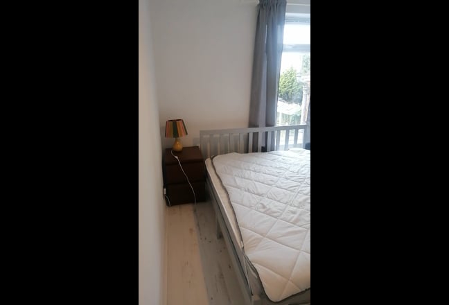 Double bedroom in private house Main Photo