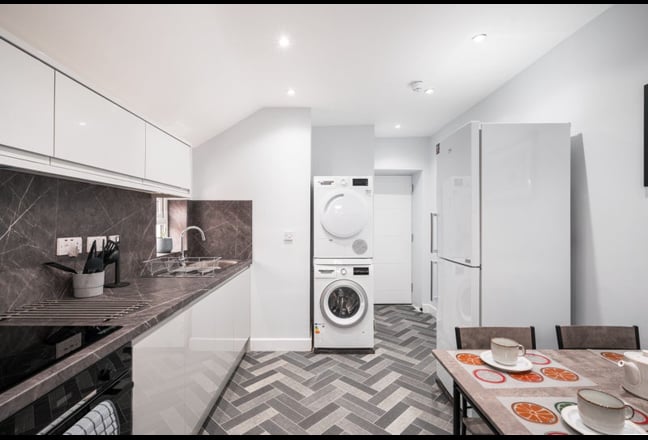 Cosy double ensuite in Salford 6 (ROOM 1) Main Photo