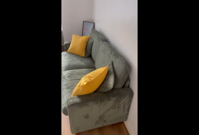 Large Cosy Bedroom in All Female House Share  Main Photo