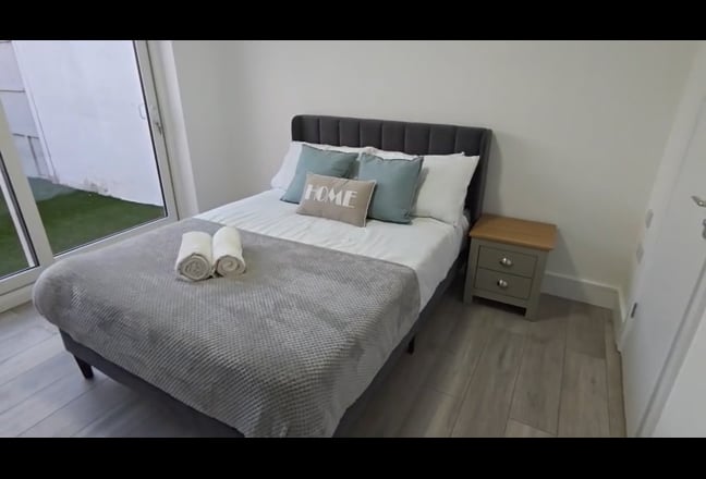 Refurbished Double Ensuite with private Garden  Main Photo